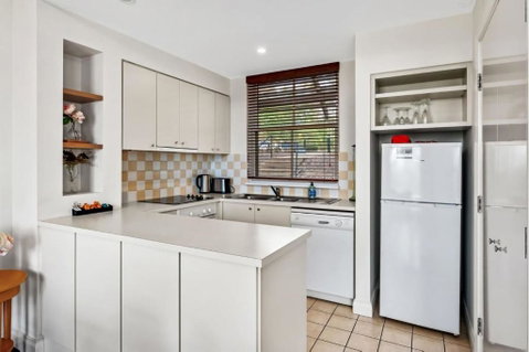 Refreshing Valley Escape - Newcastle Accommodation 3