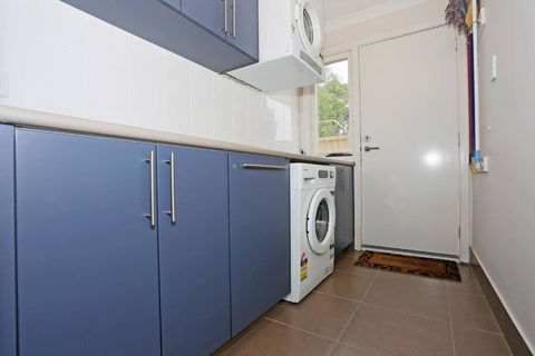 Relax At Falcon By The Bay - New Castle Tourism 2