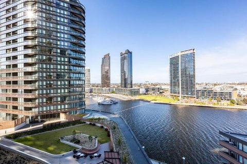Resort-style Docklands Riverview Stay With Parking - New Castle Tourism 0