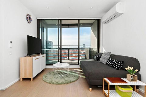 Resort-style Docklands Riverview Stay With Parking - New Castle Tourism 2