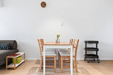 Resort-style Docklands Riverview Stay With Parking - New Castle Tourism 3