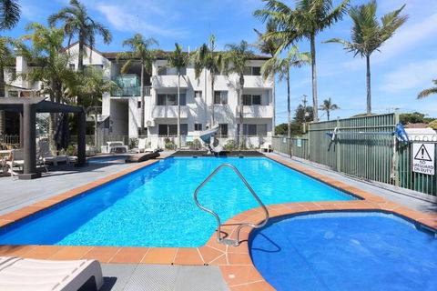 Resort Style Holiday - Newcastle Accommodation 0