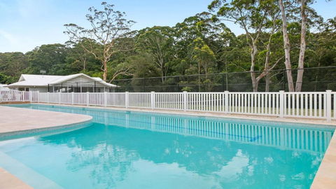 Resort Style Living With Pool, Tennis Court And Beach - Newcastle Accommodation 1