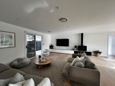 Retreat On Fig Street - Newcastle Accommodation 3