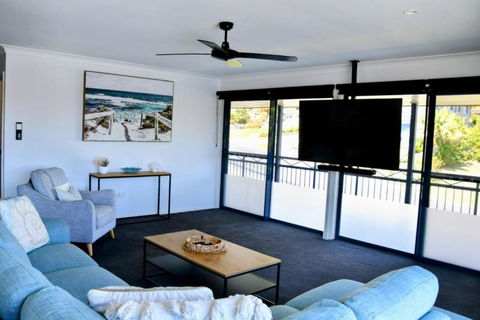 Retreat To Marlin - Newcastle Accommodation 2