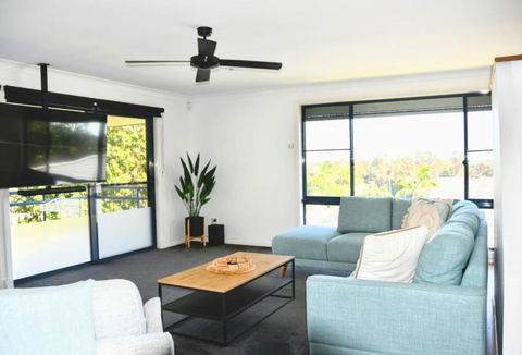 Retreat To Marlin - Newcastle Accommodation 1