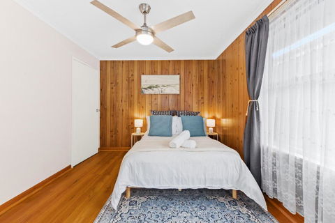 Retro Retreat - Mornington - New Castle Tourism 3