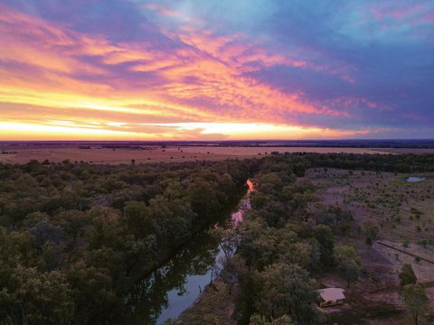 Riverbank Glamping - New Castle Tourism 1