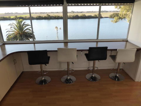 Riverfront Holiday House - Newcastle Accommodation 2