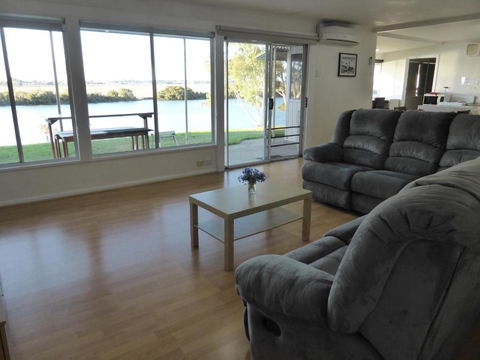 Riverfront Holiday House - Newcastle Accommodation 0