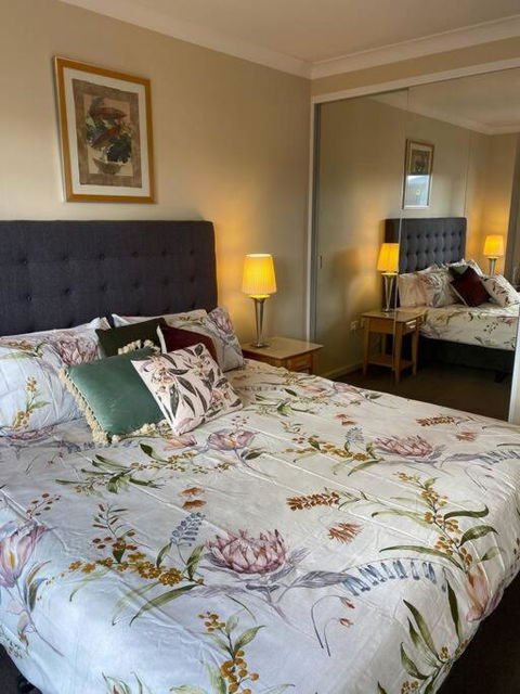 RIVERSIDE CITY VIEW PARKING NETFLIX WIFI WINE FREE - Newcastle Accommodation 1