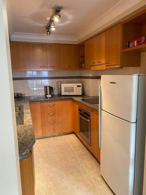 RIVERSIDE CITY VIEW PARKING NETFLIX WIFI WINE FREE - Newcastle Accommodation 2