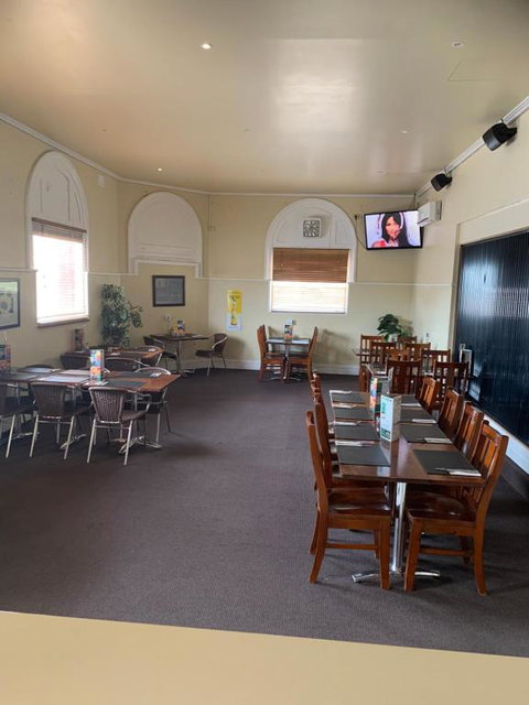 Riverside Hotel - New Castle Tourism 3