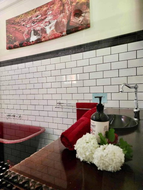 Riverwood Cottage, Accessible Accommodation - Newcastle Accommodation 3