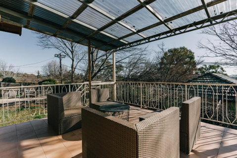Restful Canberra Retreat In Spacious Terrace Home - Newcastle Accommodation 2