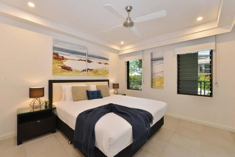 Resort-style Swim Out - A True Tropical Oasis - Newcastle Accommodation 2