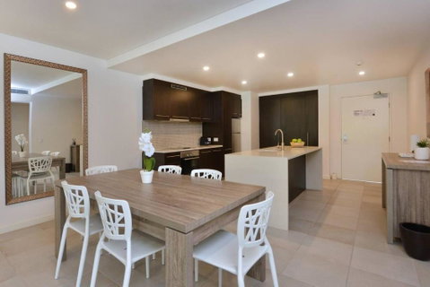 Resort-style Swim Out - A True Tropical Oasis - Newcastle Accommodation 3
