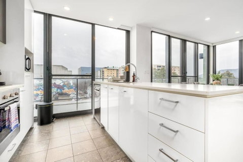 Roomy 2BR 2BA City-Centre Apt - Newcastle Accommodation 2