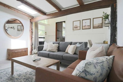 Rustic Chic 200 Metres From CBD - New Castle Tourism 0