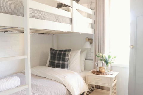 Rustic Chic 200 Metres From CBD - New Castle Tourism 1