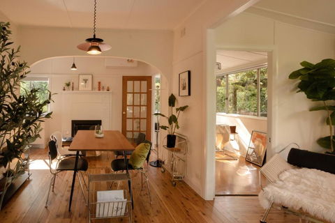 Romantic Garden Cottage With Home Cinema - Newcastle Accommodation 1