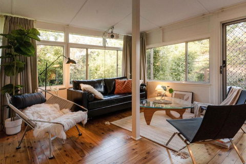 Romantic Garden Cottage With Home Cinema - Newcastle Accommodation 3