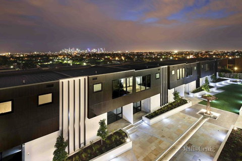Ruckers Hill Northcote Penthouse - Newcastle Accommodation 1