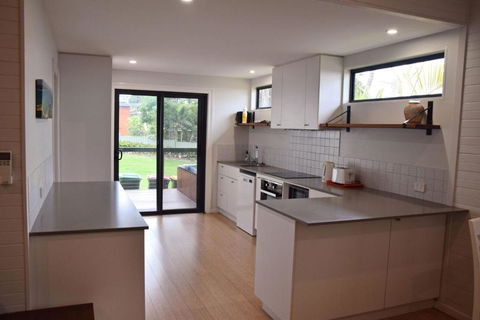 Rockleigh - Bring Your Own Linen. - Newcastle Accommodation 2