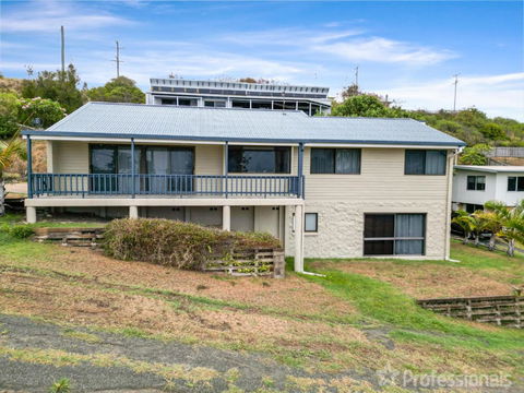 Rocky Retreat At Emu Park - Newcastle Accommodation 1