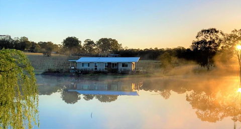 Romantic Lakehouse Set In A Private Vineyard In The Hunter Valley - Newcastle Accommodation 1