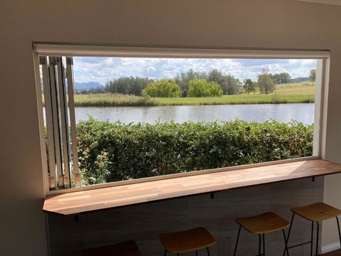 Romantic Lakehouse Set In A Private Vineyard In The Hunter Valley - Newcastle Accommodation 3