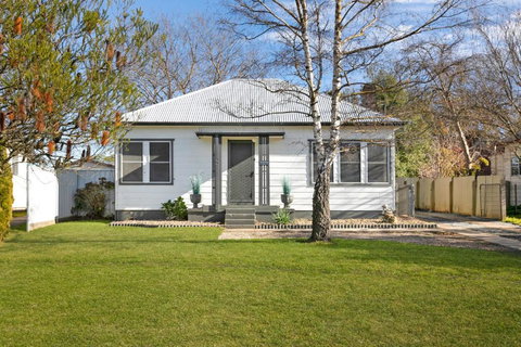 Ronelle Cottage - New Castle Tourism 0