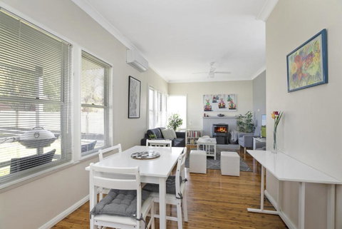 Ronelle Cottage - New Castle Tourism 3