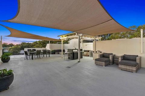 Rooftop Island Sunsets - Newcastle Accommodation 0