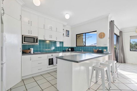 Rooftop Island Sunsets - Newcastle Accommodation 1
