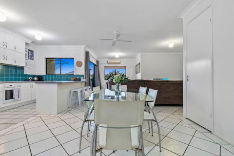 Rooftop Island Sunsets - Newcastle Accommodation 3