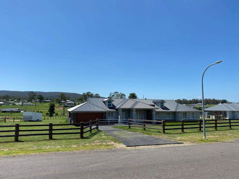 Rosehill Vines - Newcastle Accommodation 2