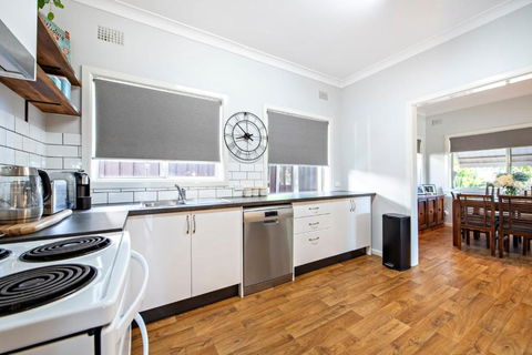 Rosewood Cottage - Stroll To Central, Cosy Escape - Newcastle Accommodation 1