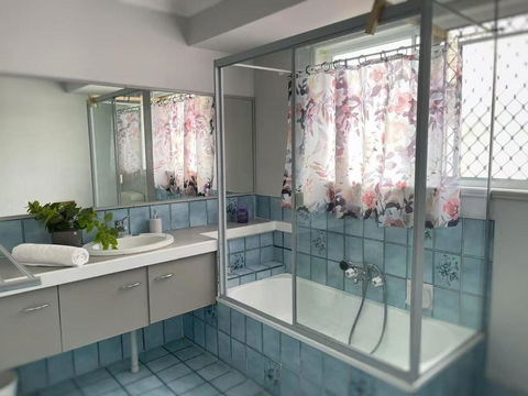 Runaway Bay Family Haven With 4beds - New Castle Tourism 2