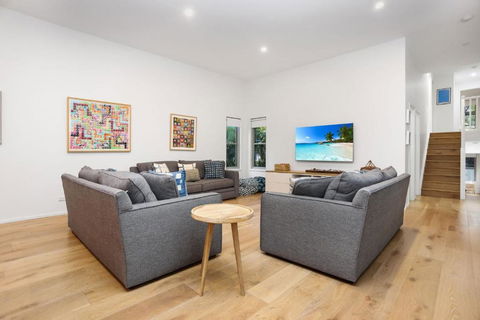 Russell Street Retreat - Newcastle Accommodation 2