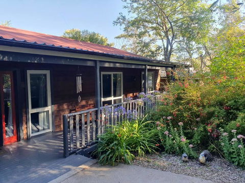 Rustic Queen Of Leura - Newcastle Accommodation 2