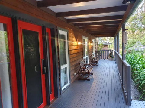 Rustic Queen Of Leura - Newcastle Accommodation 3