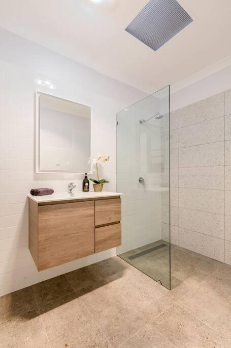 Salt & Pepper; Beautiful Town House In Margs! - New Castle Tourism 2