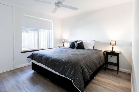 Salt & Pepper; Beautiful Town House In Margs! - New Castle Tourism 3
