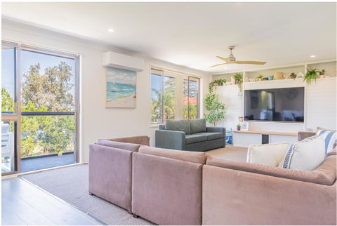 Salt & Sand Getaway - New Castle Tourism 2