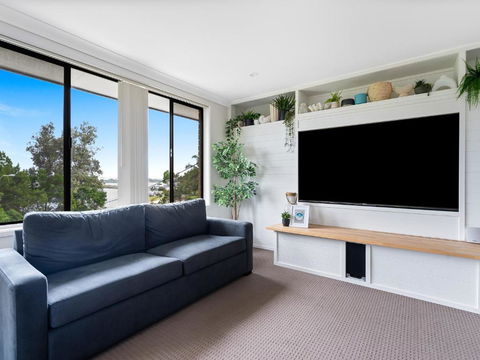 Salt & Sand Getaway - New Castle Tourism 1