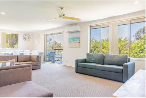 Salt & Sand Getaway - New Castle Tourism 3