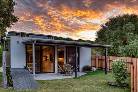 SALT Luxury Couples Bungalow - New Castle Tourism 1