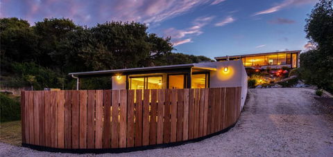 SALT Luxury Couples Bungalow - New Castle Tourism 3
