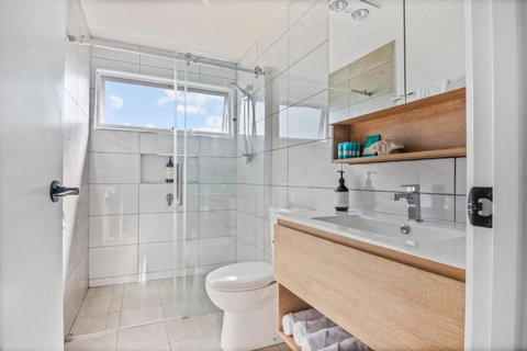 SALTAIR Beach House Right In Town - New Castle Tourism 3